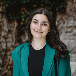 Isabella Demakos headshot