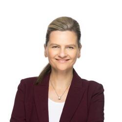 Elena Schamp headshot