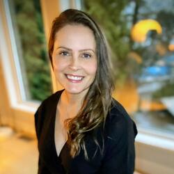 Emily Baxter headshot