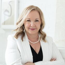 Julie Cober headshot