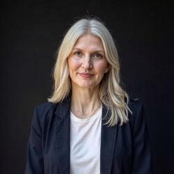 Laura Hansen-Kohls headshot