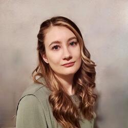 Justine Czencz headshot