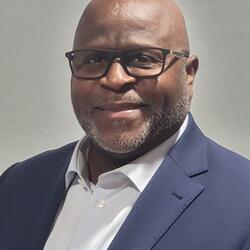 Kwan Mitchell headshot