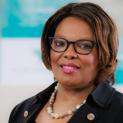 Sharon R Grant headshot