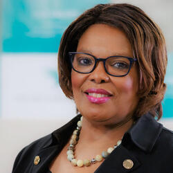 Sharon R Grant headshot