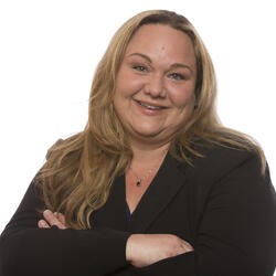 Alia Mendonsa headshot