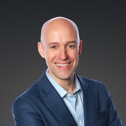 Michael Alemany headshot