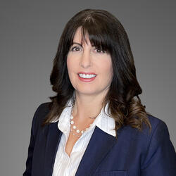 Denise Teixeira headshot