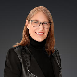 Julie Siron headshot